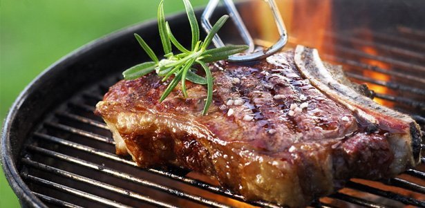 Saftiges Fleisch auf dem Grill